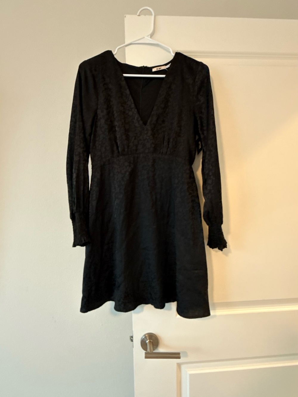 Mi Amore Black V-Neck Long Sleeve A-Line Dress